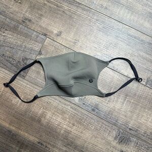 Lululemon Athletica Green Face Mask with Dark Straps